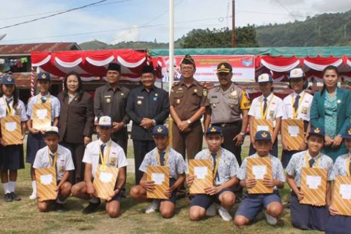 Pelajar berprestasi Samosir dapat penghargaan