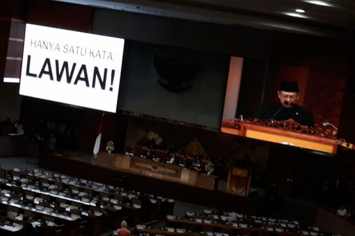 Ketua DPR tunjukkan keprihatinan dengan pakaian serba hitam