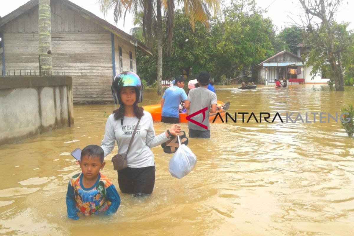 Sungai Bengaris meluap, puluhan rumah terendam banjir