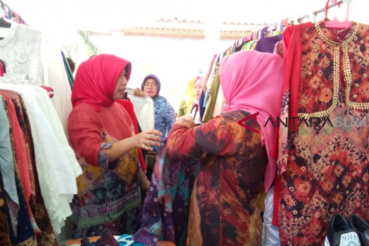 Bazar Dharma Wanita Jambi jual daging Rp70.000 (video)