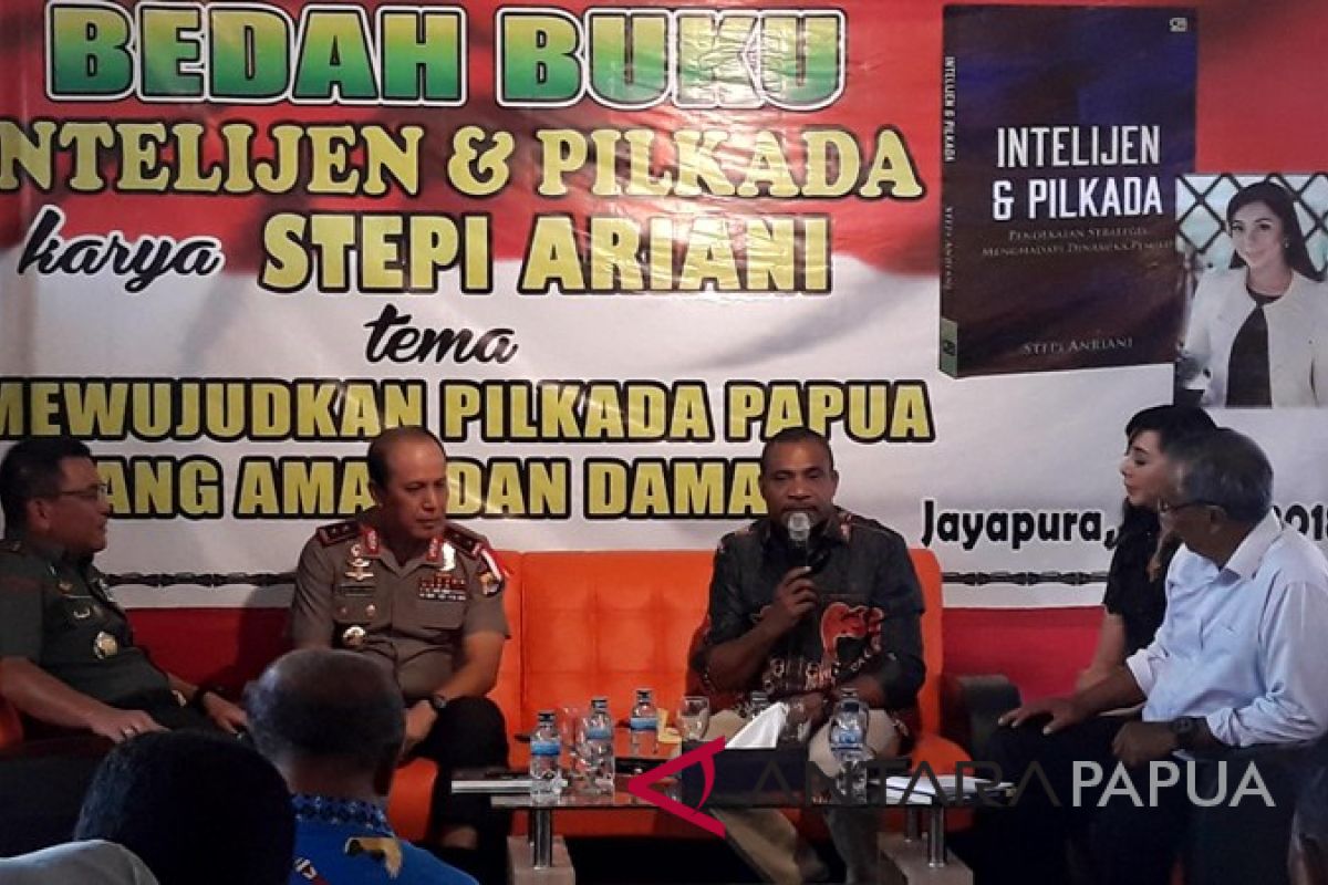 Polda Papua gelar bedah buku "intelijen dan pilkada"