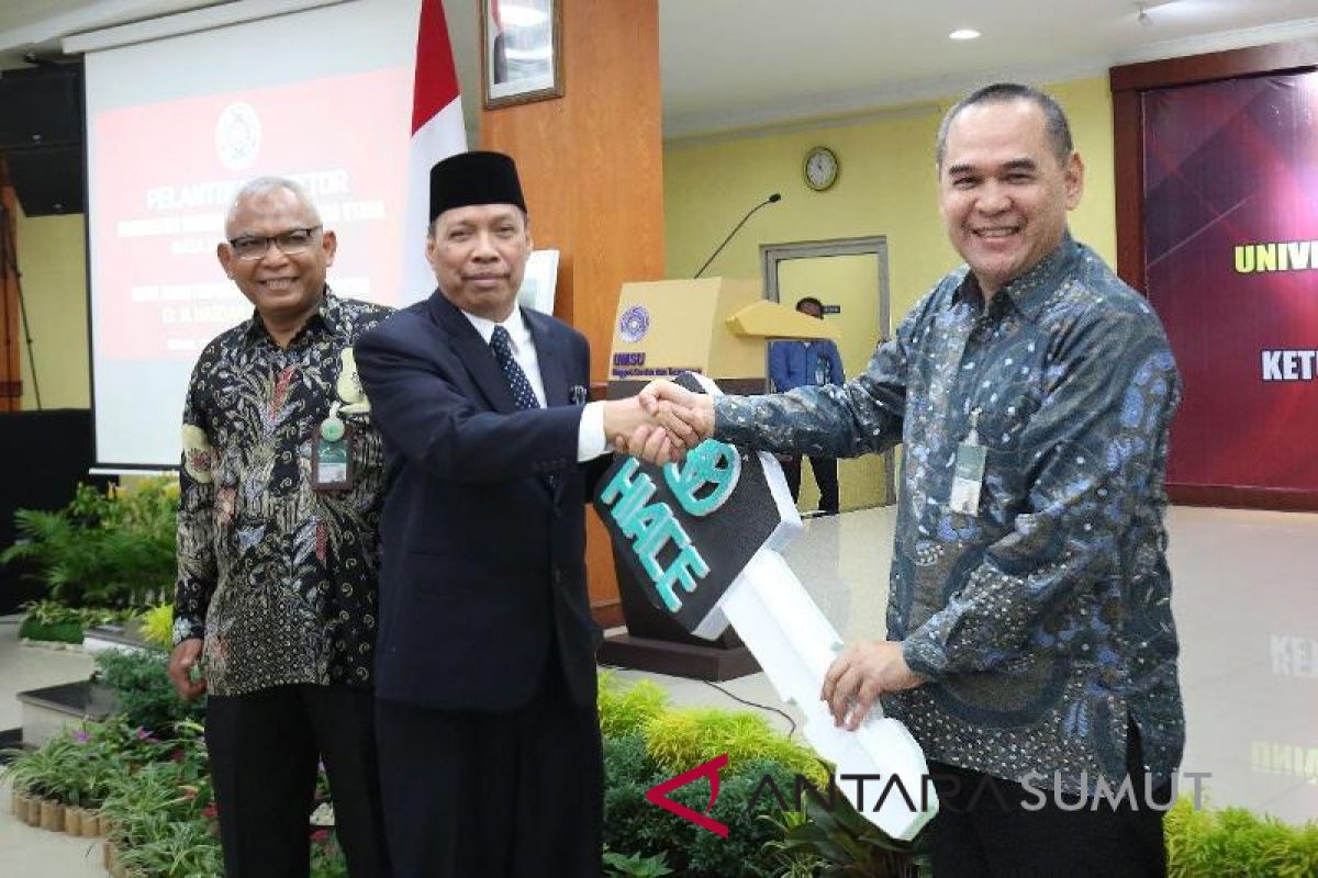 Bank Syariah Mandiri sumbangkan satu unit mobil ke UMSU