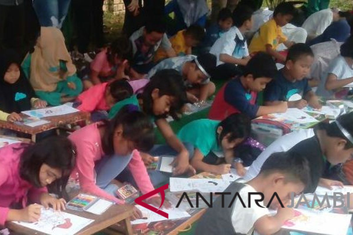 Peringati May Day putra-putri buruh berlomba mewarnai gambar (video)