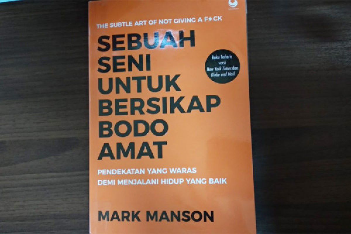 Mari bersikap masa bodo bersama Mark Manson