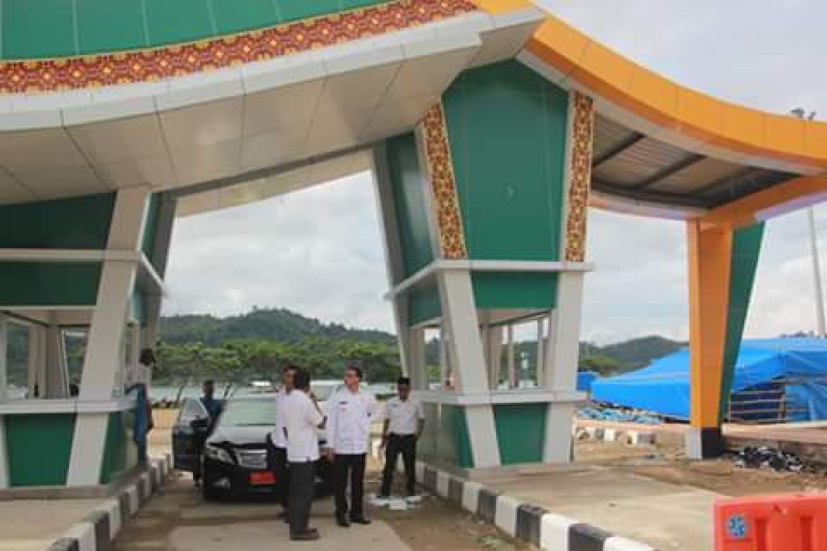 Gerbang Carocok ditargetkan selesai sebelum Lebaran