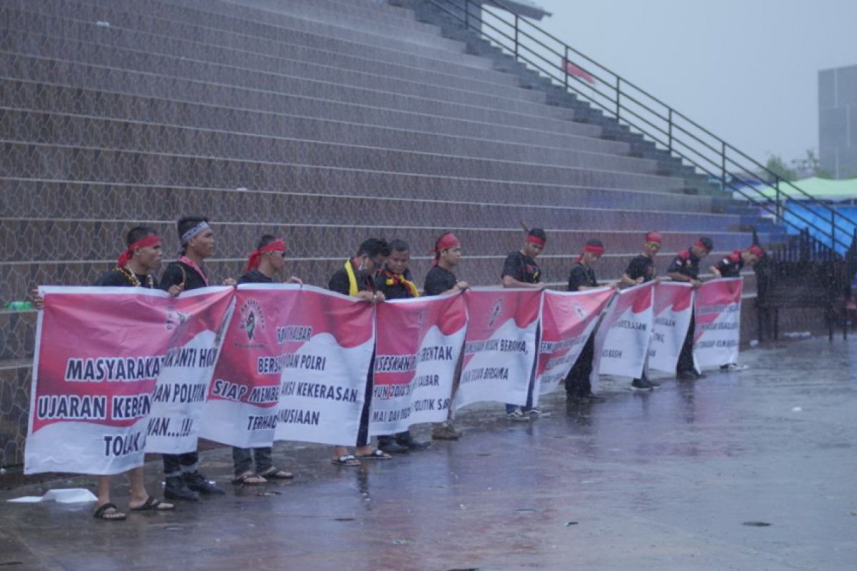 Peserta Pekan Gawai Dayak Deklarasi anti teroris