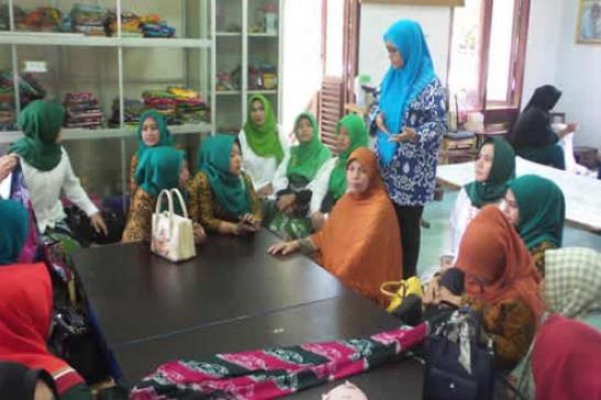Dekranasda Kampar Ingin Kembangkan Batik Riau