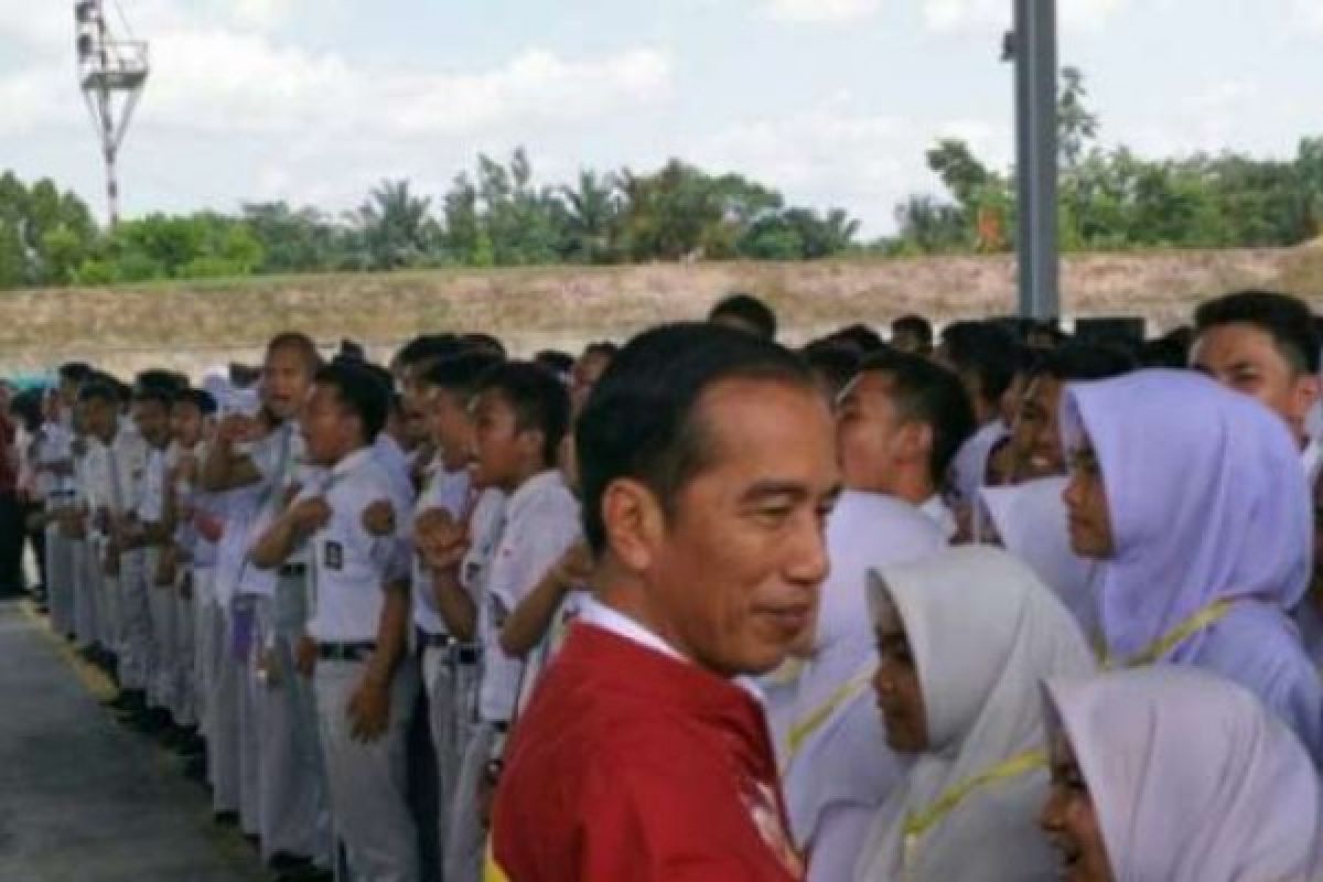 Ditemui Presiden Jokowi dan Mendikbud, 350 Pengurus OSIS SMA/SMK Pekanbaru Dipesankan ini