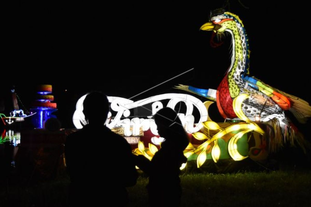 Ribuan lampion air hiasi Sungai BKT Semarang