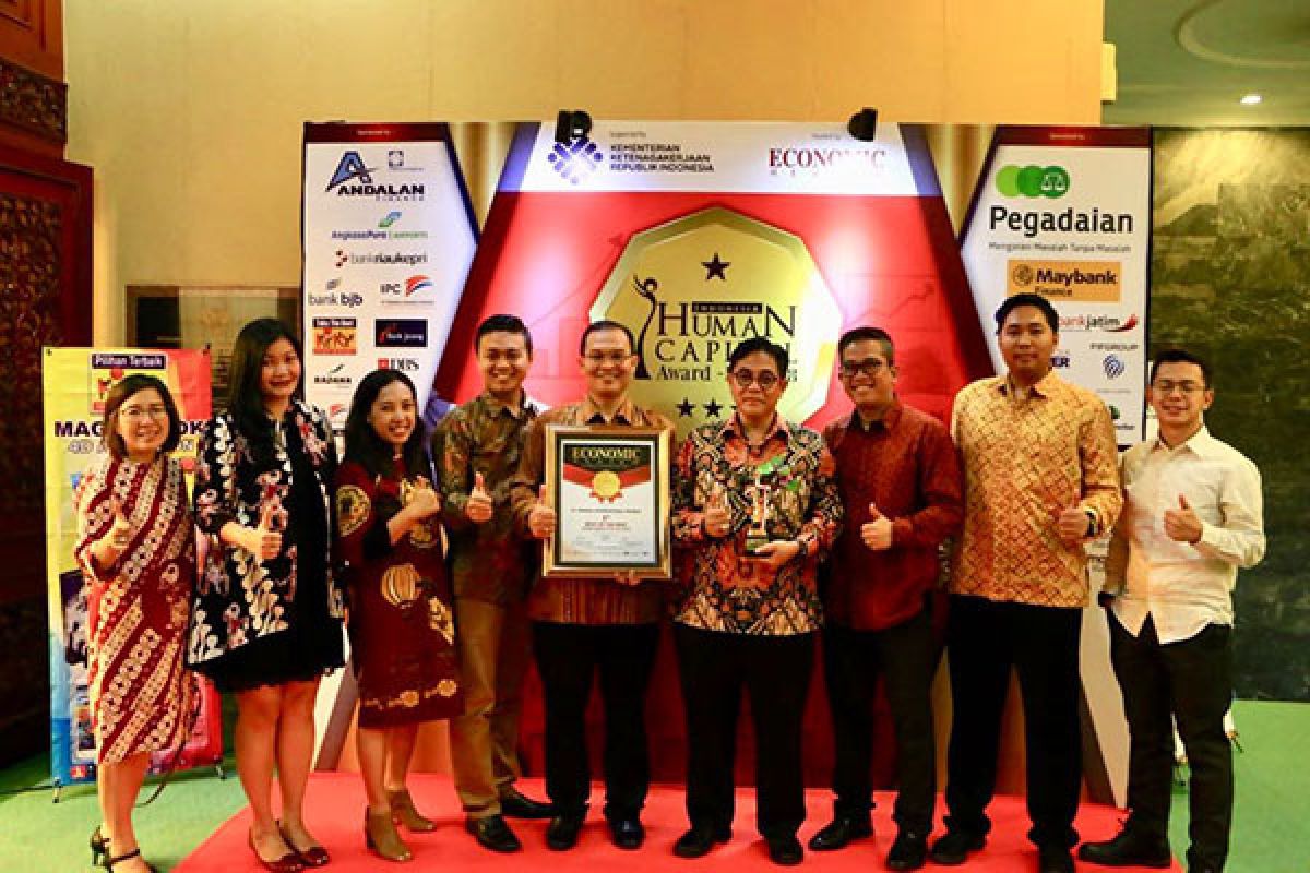 FIFGROUP juara umum Indonesia Human Capital Award 2018