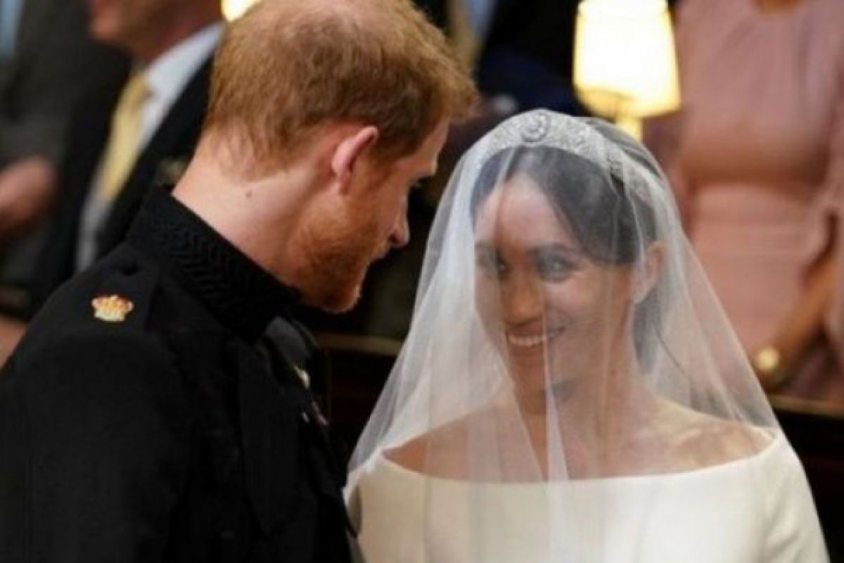 Gaun pengantin Meghan dirancang oleh perancang Inggris