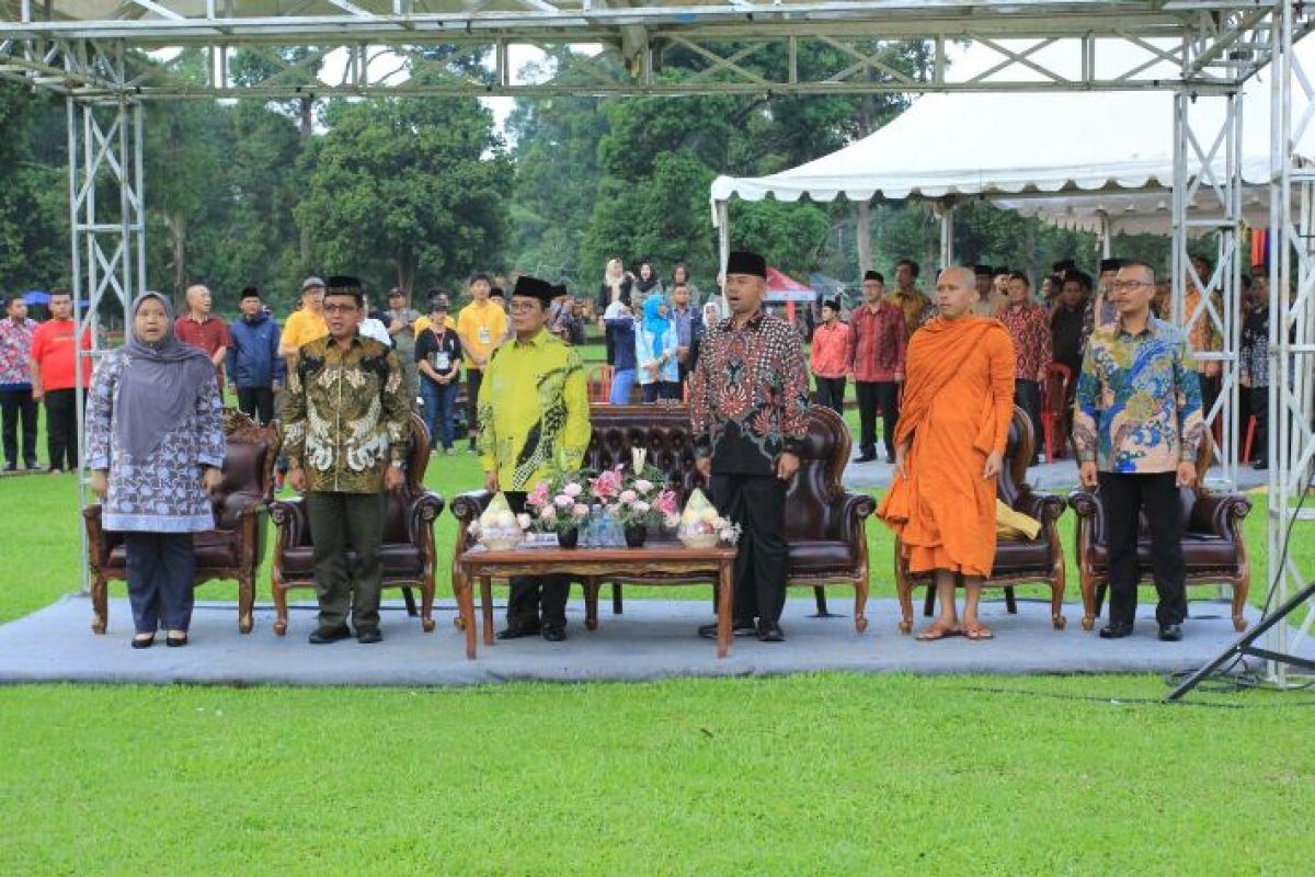 Bupati Masnah hadiri Waisak di Candi Muarojambi