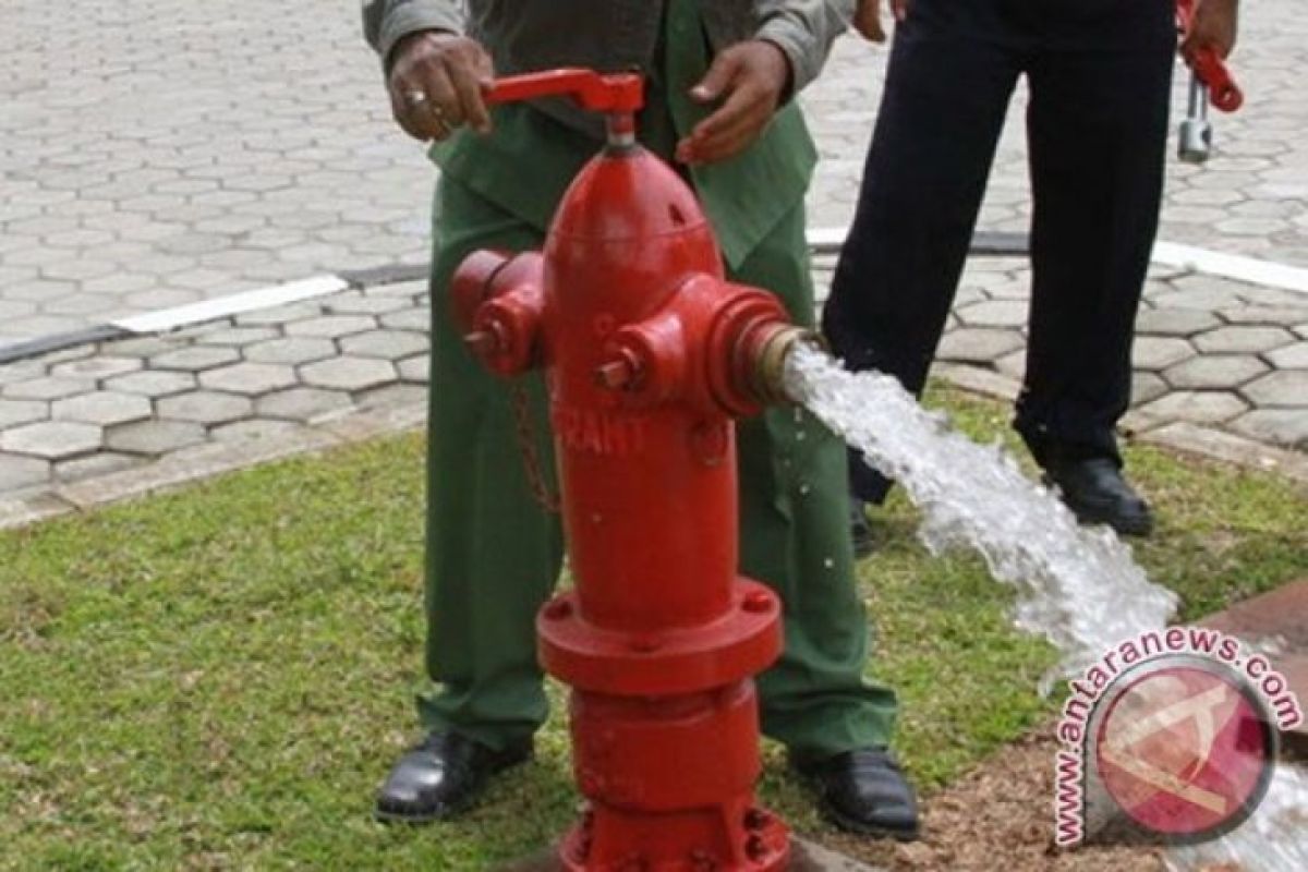 Dinas Pemadam Kebakaran Palembang periksa  hidran gedung hotel