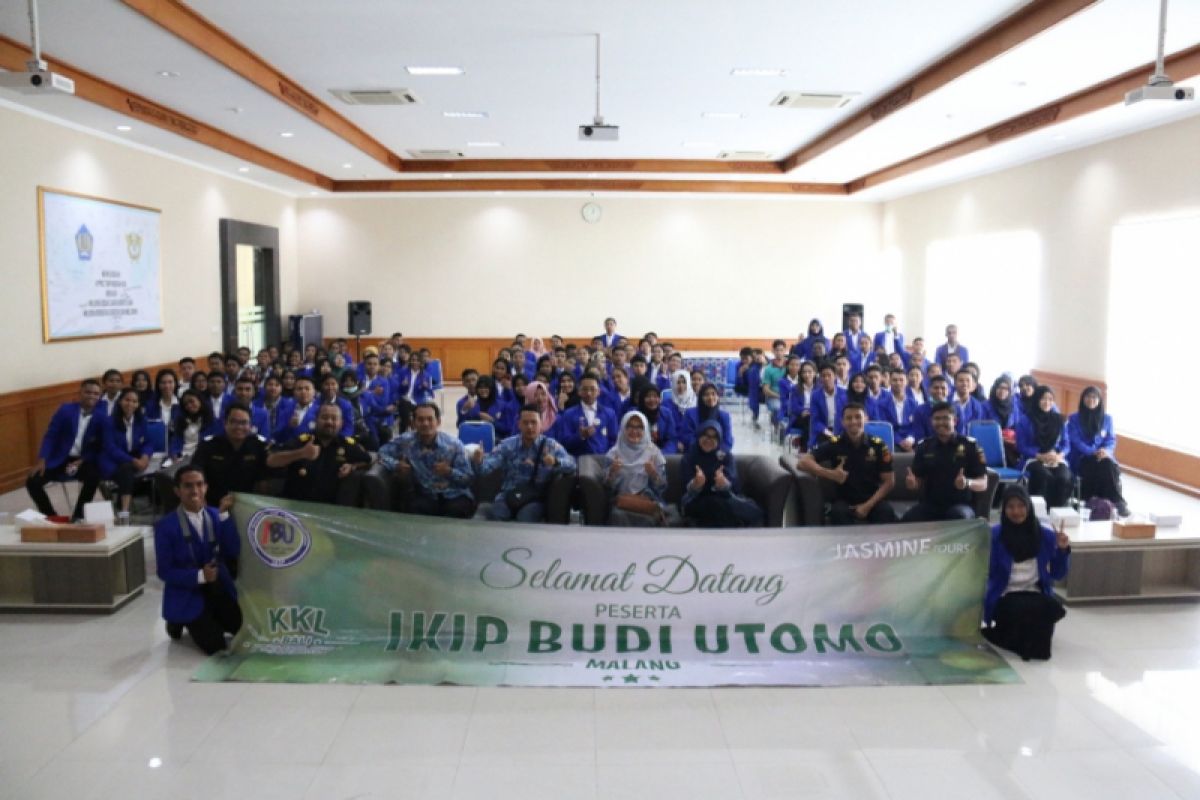 180 Mahasiswa Farmasi Jateng KKL ke POGS Denpasar