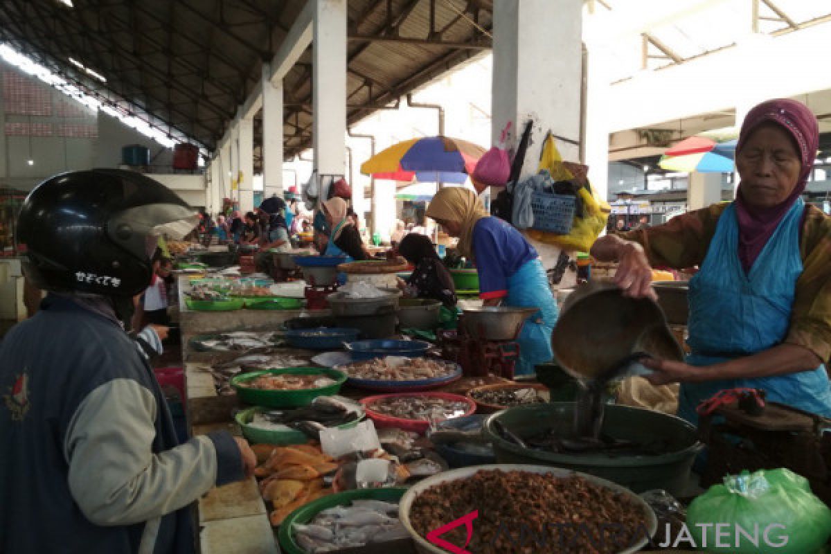 Permintaan sepi, harga ikan laut cenderung stabil