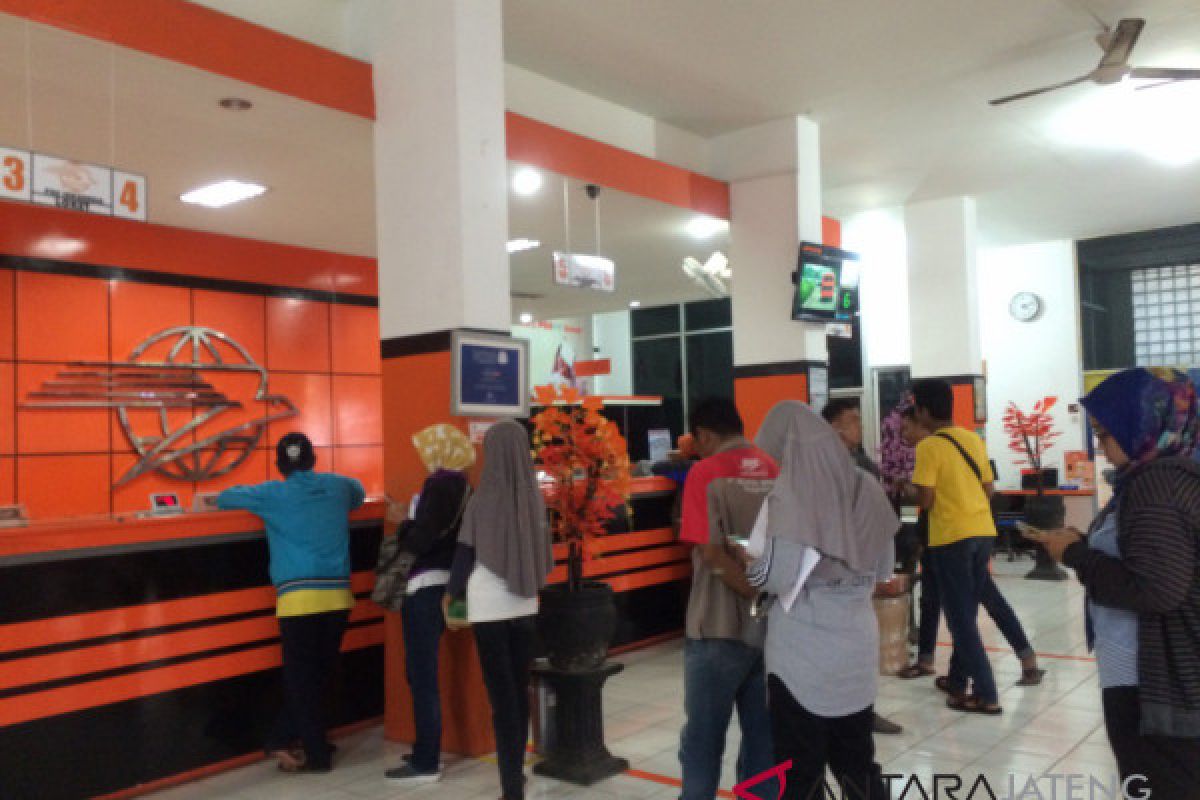 Pengiriman paket di Kantor Pos melonjak