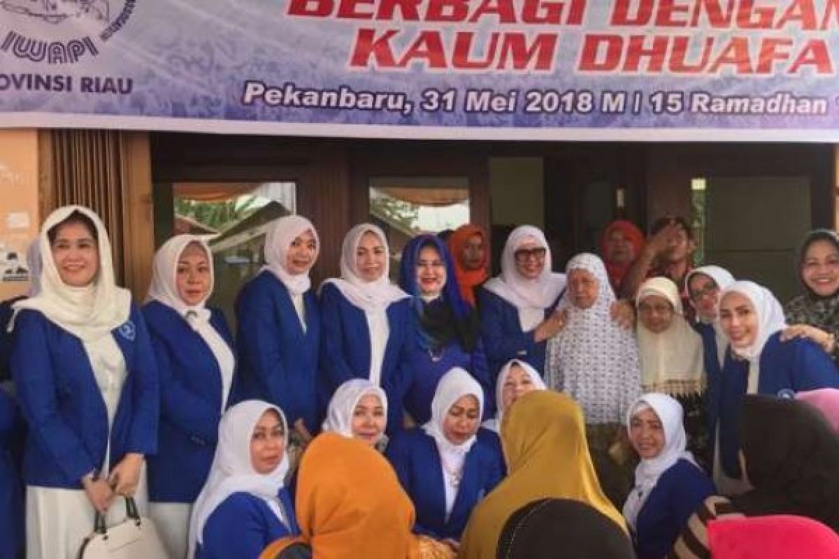 IWAPI Riau Berbagi 339 Paket Sembako dengan Warga 2 Kelurahan di Pekanbaru