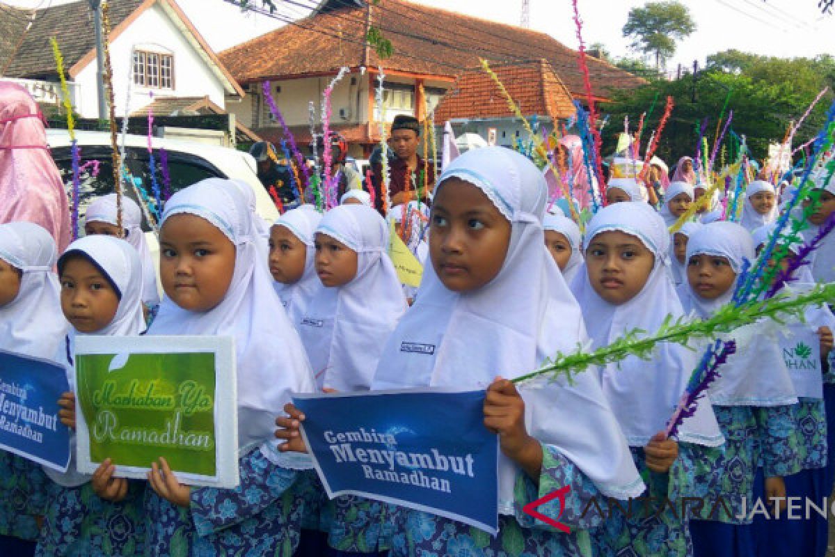 Ratusan pelajar Bina Amal Semarang berkarnaval sambut Ramadhan