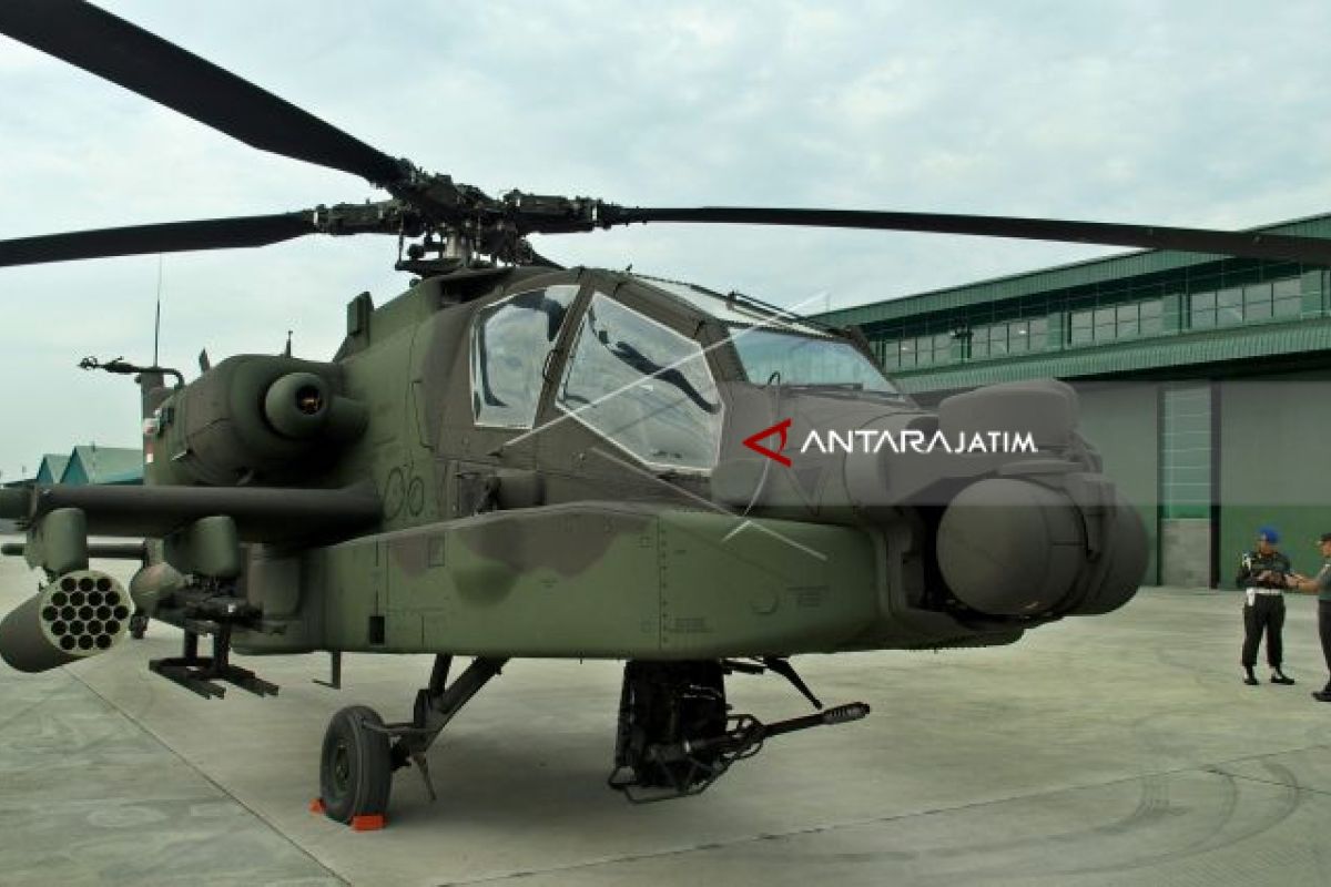 TNI Receives Eight Apache Attack Helicopters