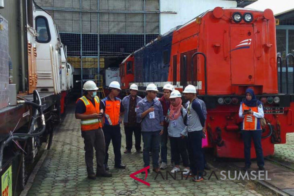 Tim Kementerian ESDM-ITB  cek depo lokomotif Palembang
