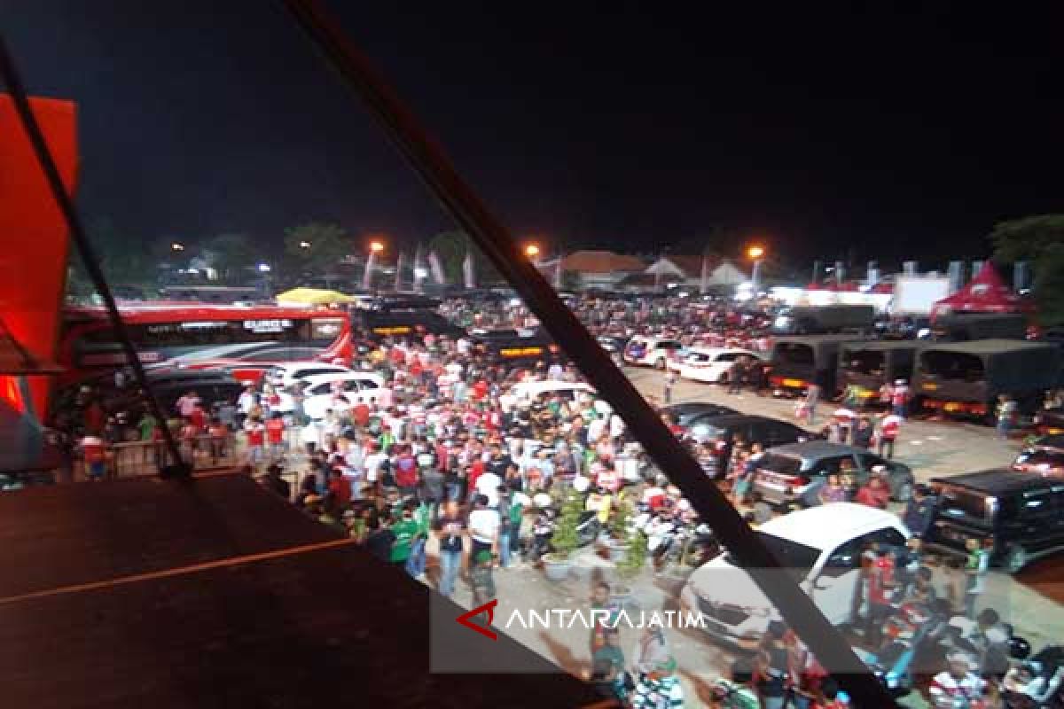 Penonton Madura-Persebaya Tak Tertampung di Stadion Pamekasan