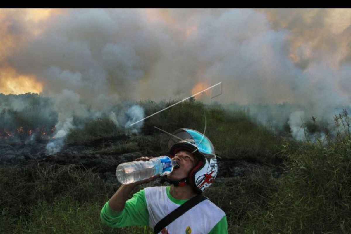 Membuat persediaan air untuk antisipasi karhutla