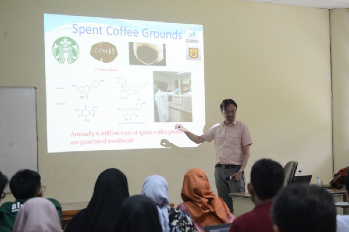 Kuliah tamu di IPB ungkap manfaat ampas kopi untuk produk perawatan