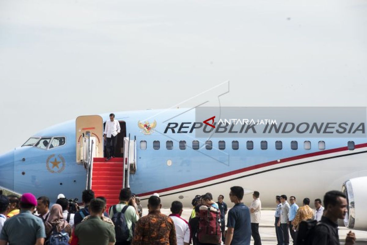 Indonesia-1, Pesawat Pertama Mendarat di BIJB