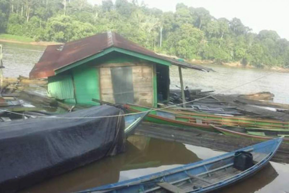 Tongkang batubara tabrak lanting di Lahei Barut