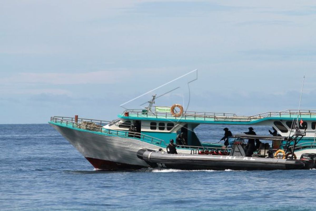 Demonstrasi EFQR Lanal Gorontalo Pukau Warga