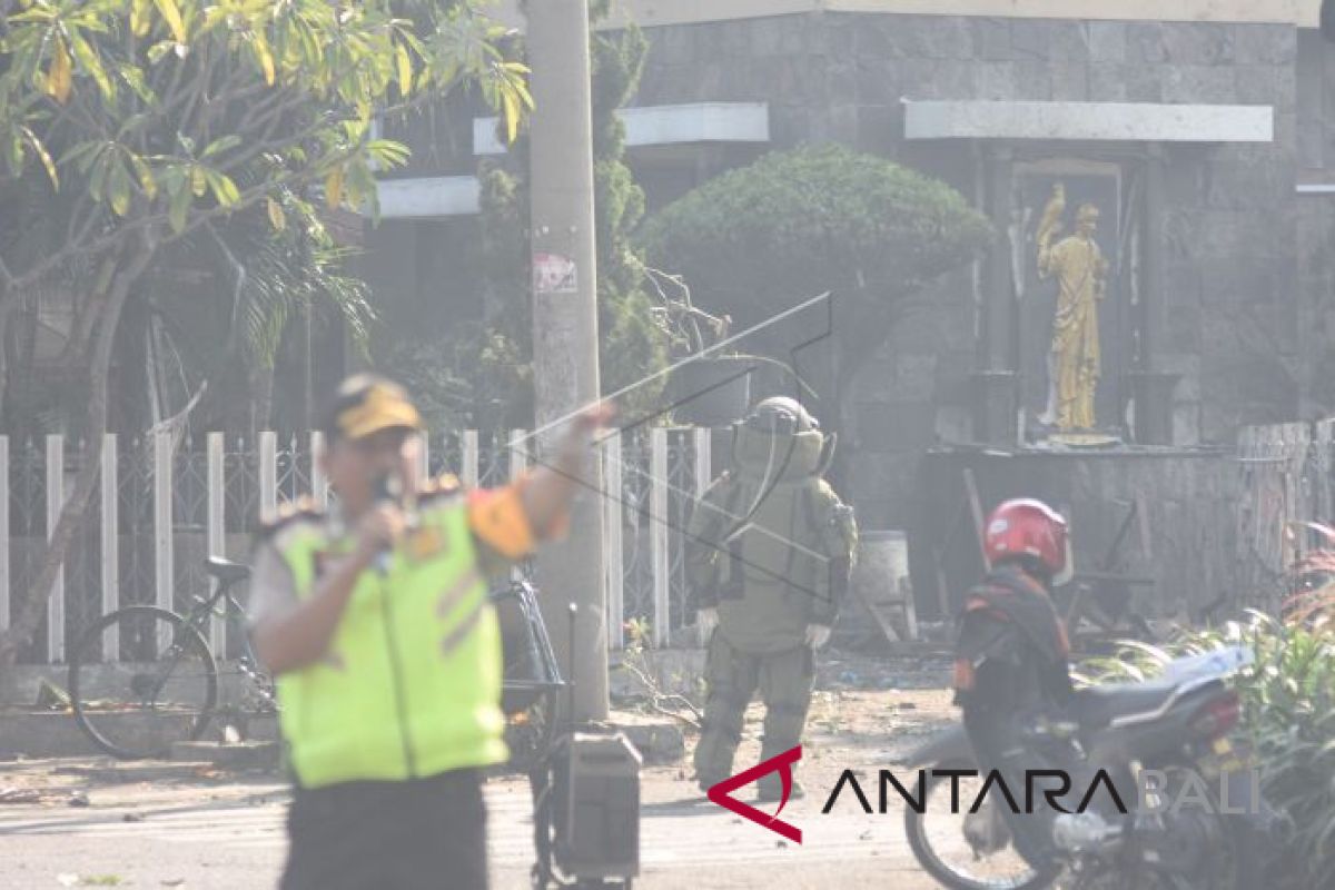 Bomb explodes in front of Surabaya Church, killing two people