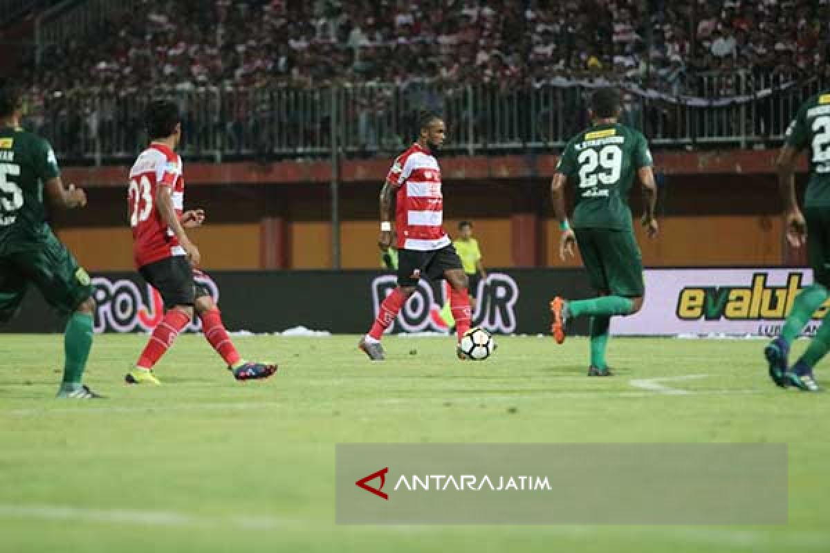 Persebaya Tahan Imbang Madura United 2-2