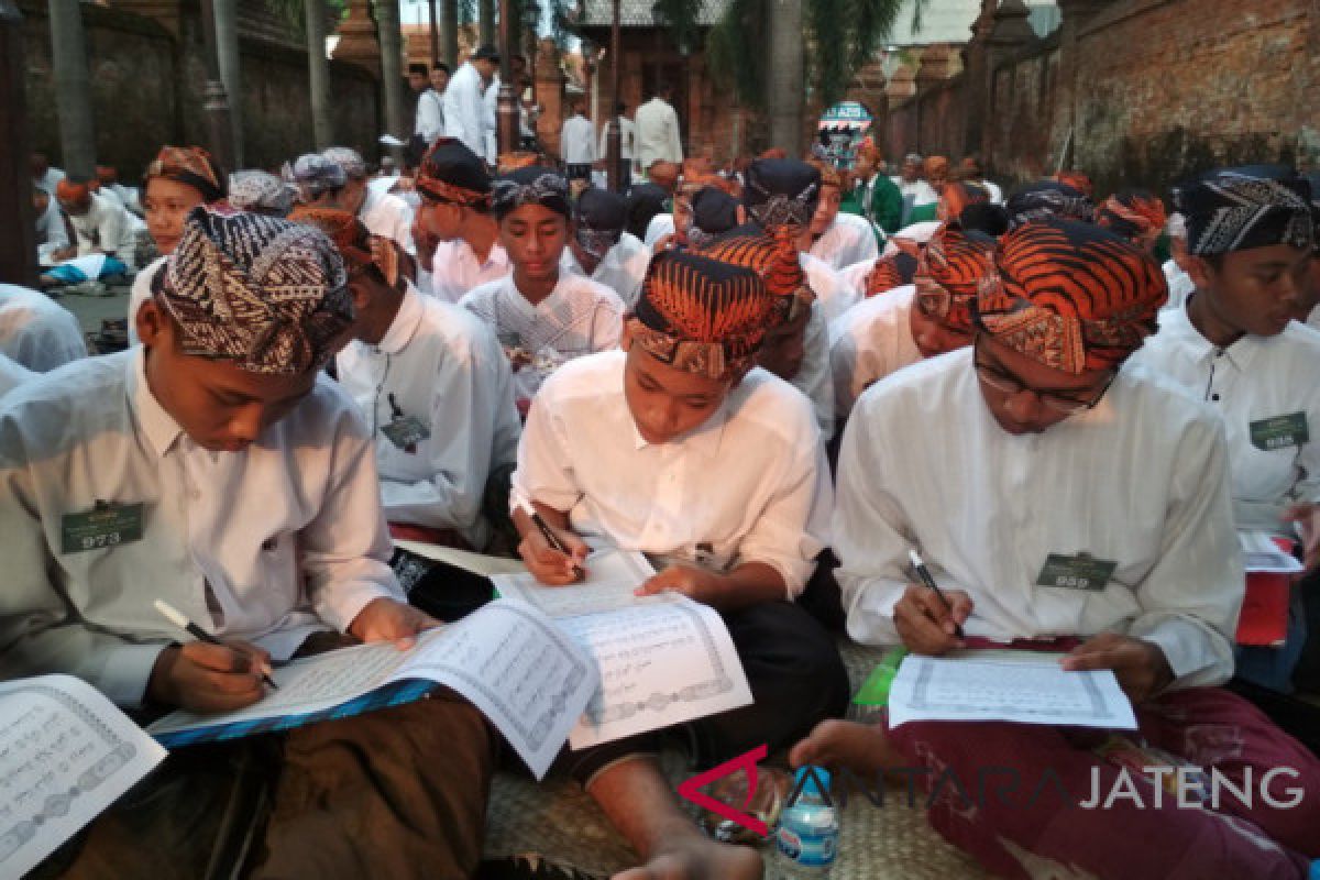 999 santri di Kudus dilibatkan tulis Quran 30 juz