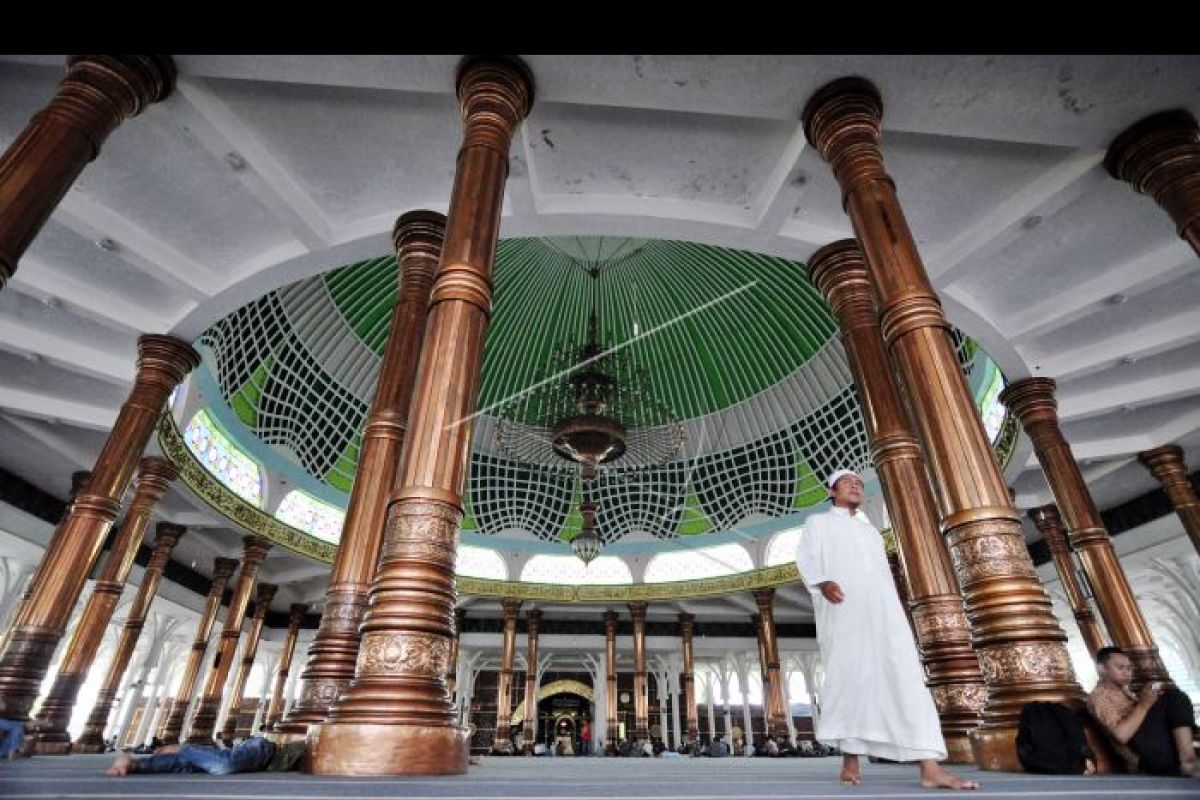 Masjid Seribu Tiang gelar tarawih satu juz