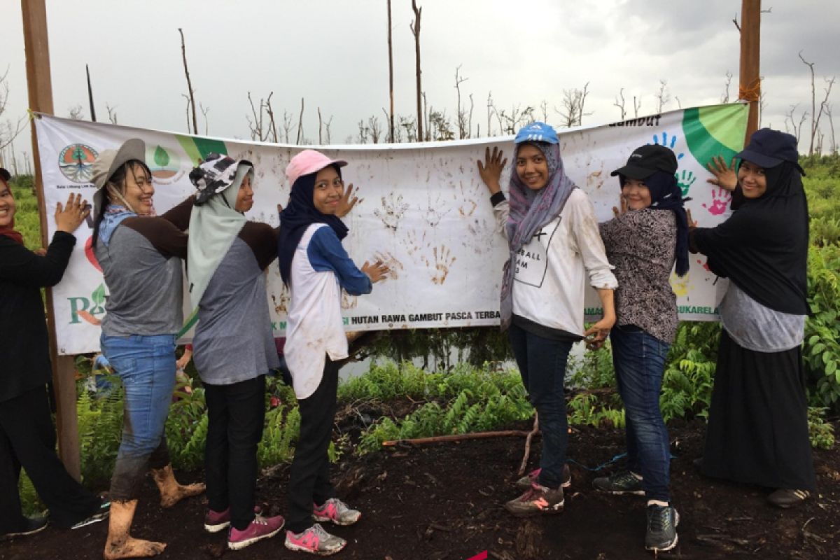 Mahasiswa FMIPA Biologi ULM Rehabilitasi Lahan Gambut Tumbang Nusa