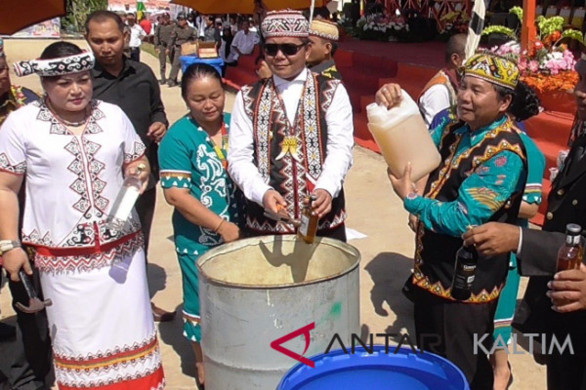 Pemusnahan minuman keras warnai peringatan HUT Mahulu