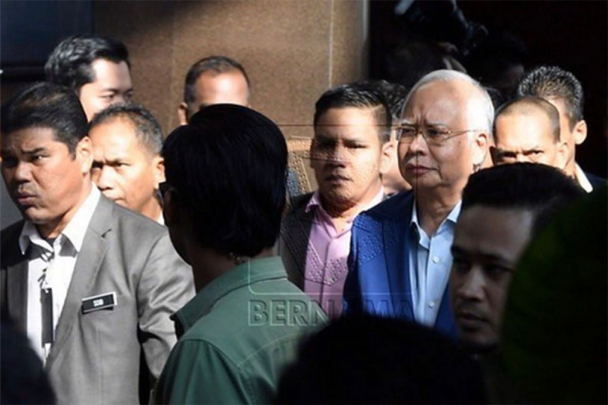 Najib Razak tiba di kantor SPRM
