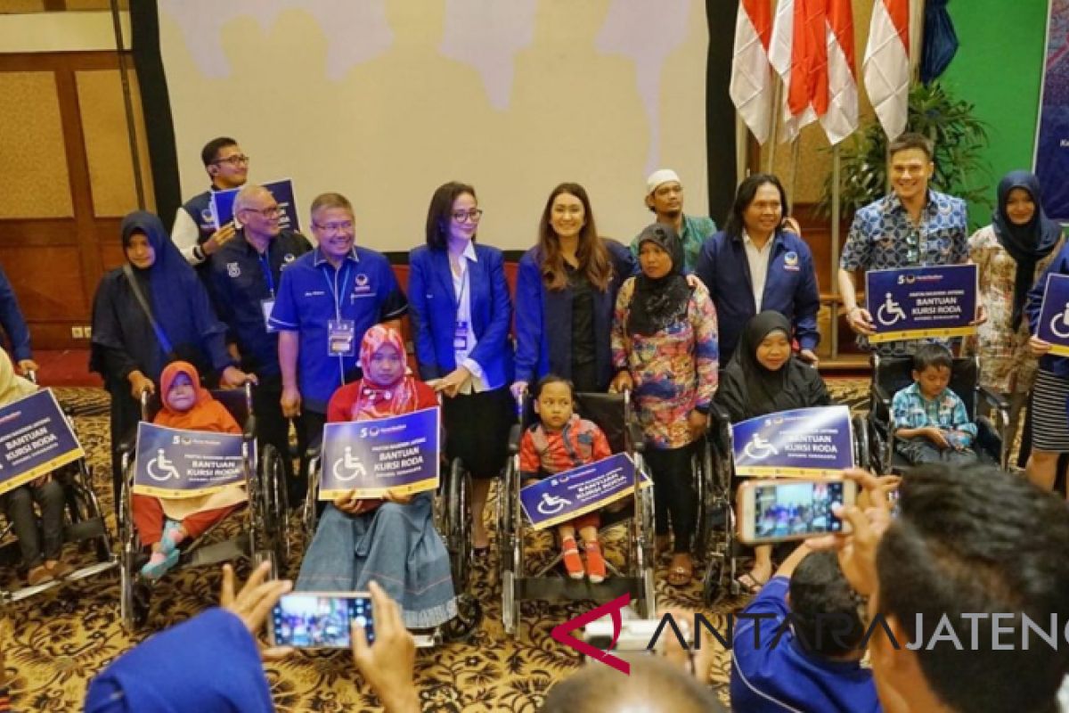 Nasdem Jateng bantu kursi roda kaum disabilitas