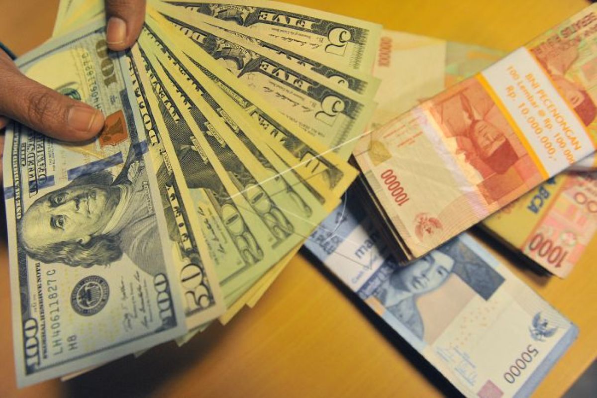 Rupiah menguat ke posisi Rp14.760