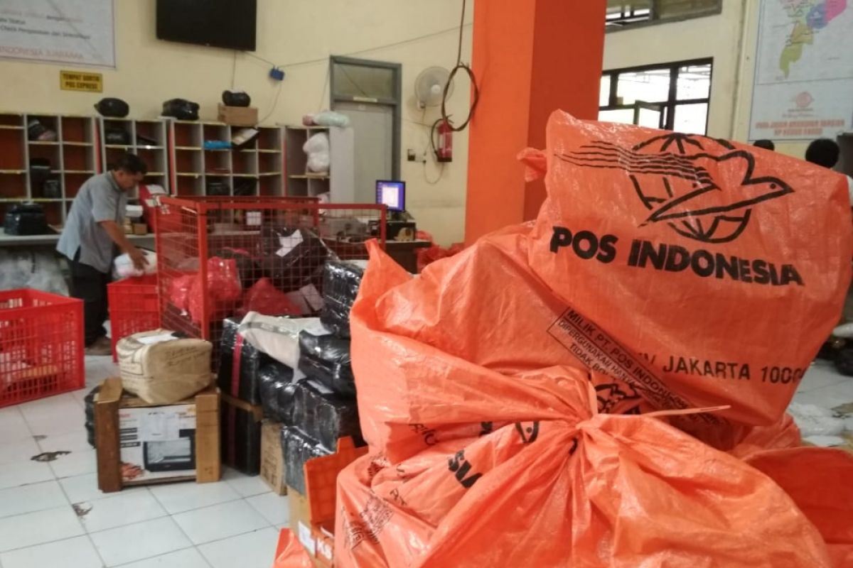 Melonjak, pengiriman paket melalui jasa pos