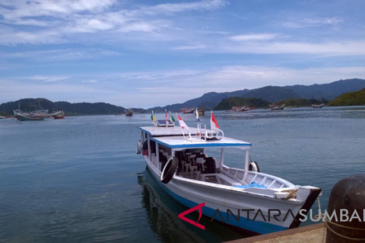 Pengelola kapal wisata di Mandeh diminta melengkapi pelampung