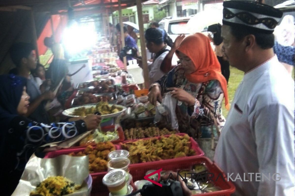Pasar Ramadhan Lamandau dipusatkan di halaman Kecamatan Bulik