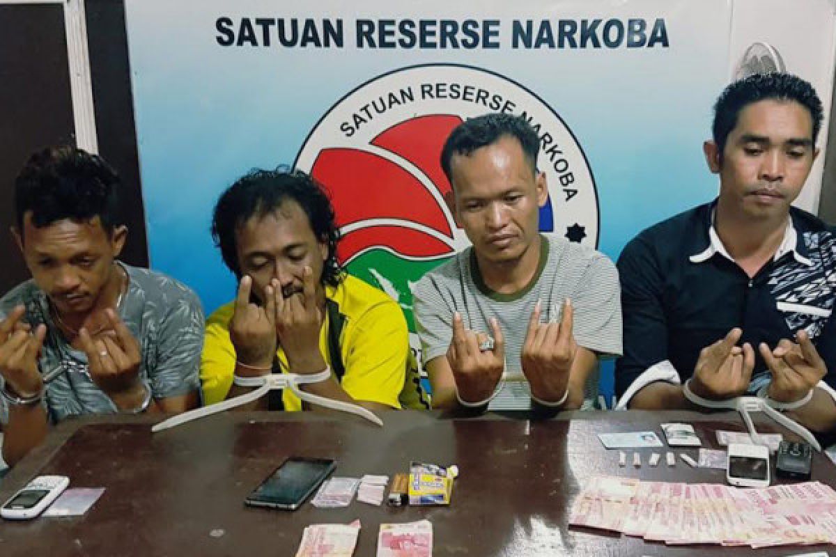 Polres Kobar tangkap empat warga Kumai terlibat narkoba