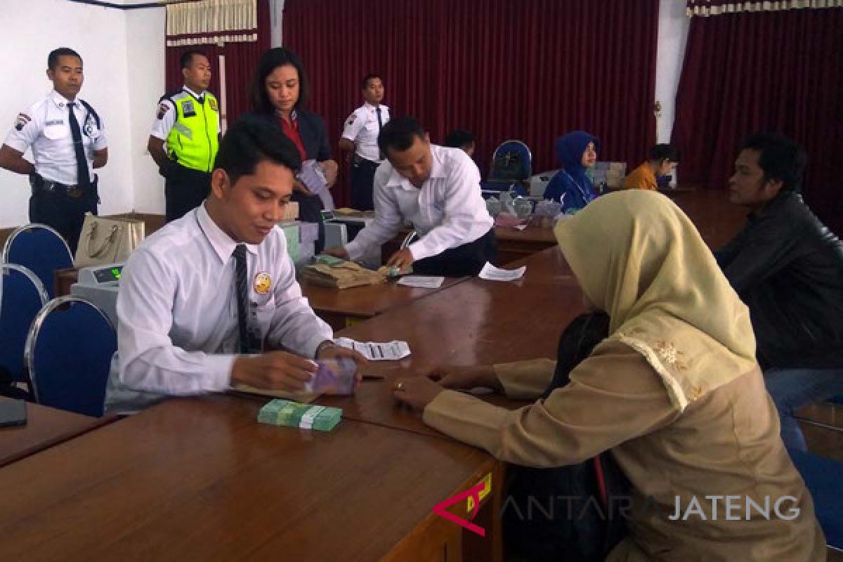 32 bank layani penukaran uang di Purwokerto (VIDEO)