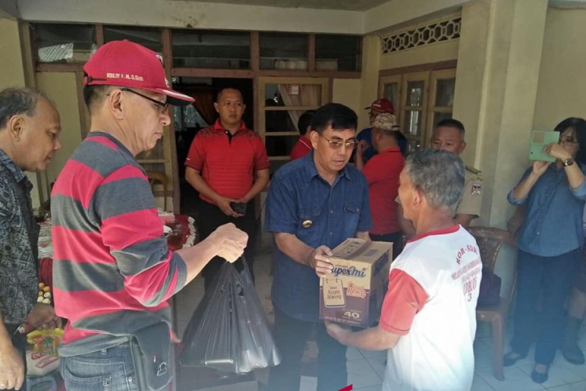 Pemkab Minahasa serahkan bantuan korban dampak bencana