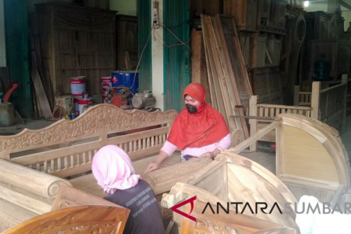 Jelang Lebaran, penjualan perabot di Padang masih normal