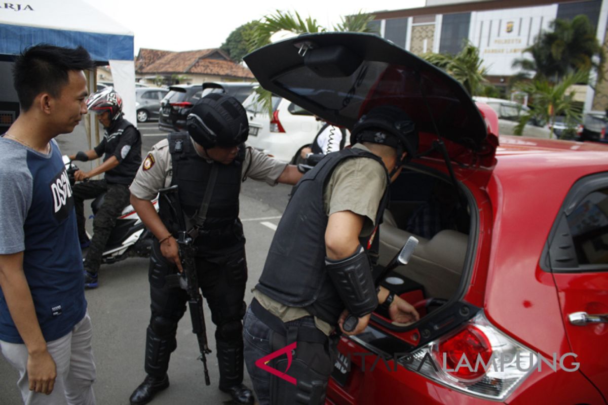 Kendaraan masuk Mapolresta Bandarlampung diperiksa ketat