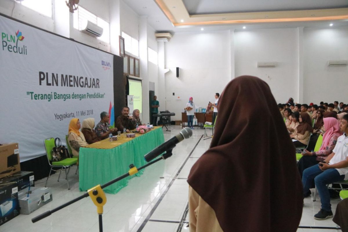 PLN Mengajar, kenalkan listrik dan berbagi inspirasi ke siswa