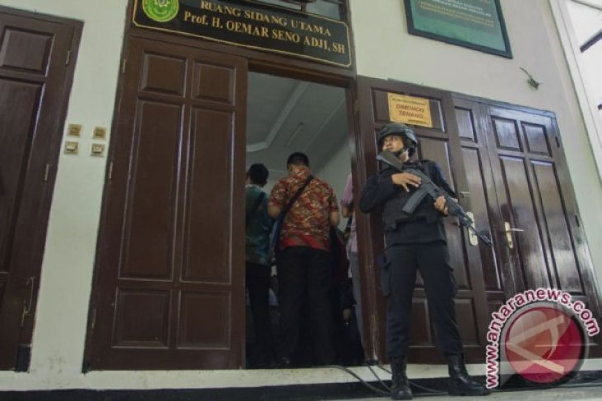 Polisi larang TV siarkan langsung sidang Aman