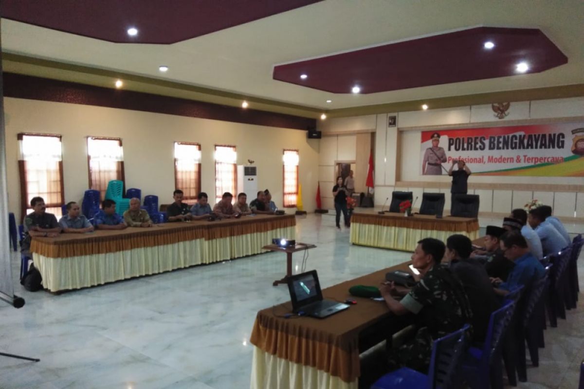 TNI - Polri bersama masyarakat Bengkayang kutuk tidakan terorisme